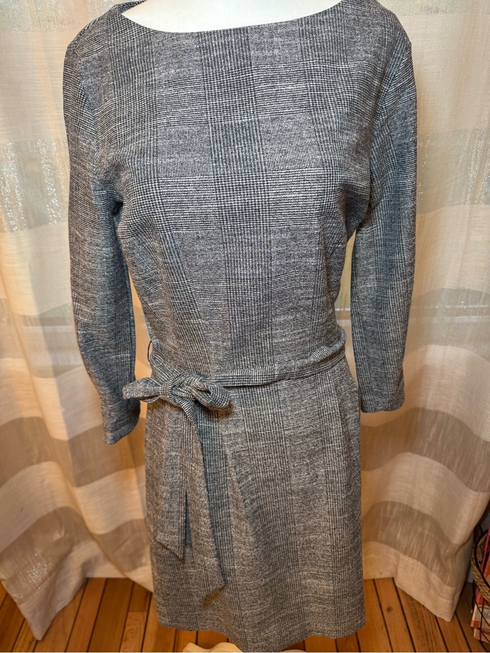 H&M Gray Plaid Tie-Waist Long Sleeve Dress